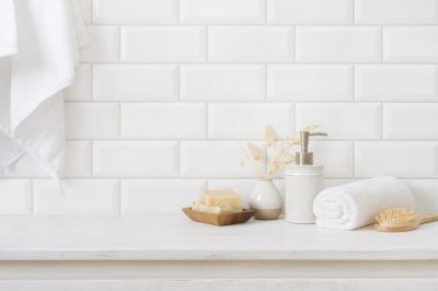 Elegant Backsplash and Wall Decor